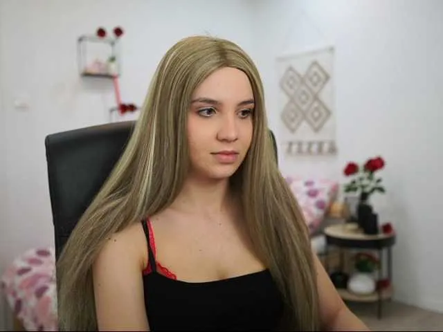 Live sex webcam photo for EvelynCage #291139866