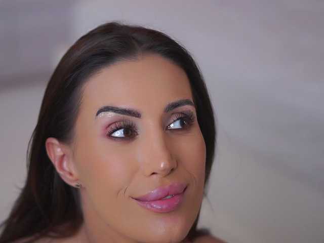 Live sex webcam photo for EvelynEvyy #277878341