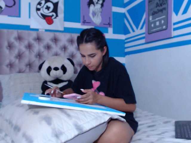 Live sex webcam photo for EvelynLovers #275601127