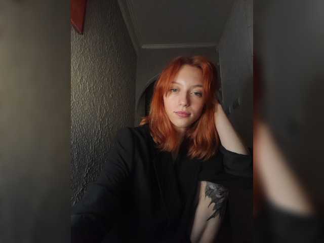 Live sex webcam photo for Evelynne-Lisa #277618097