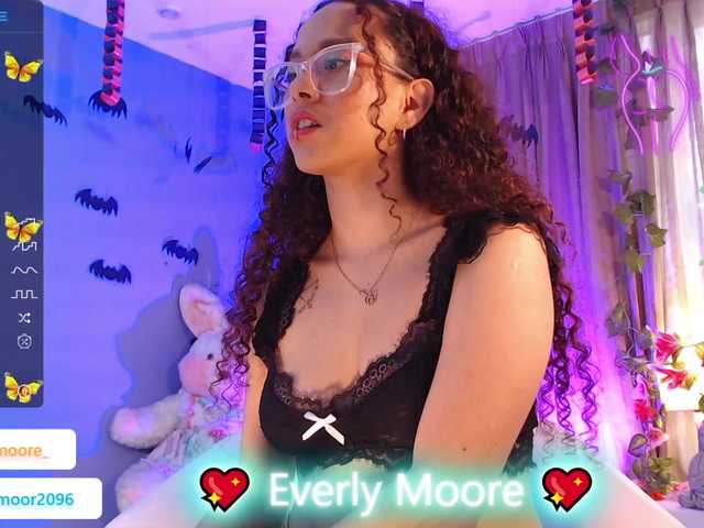 Live sex webcam photo for EverlyMoore #288066463