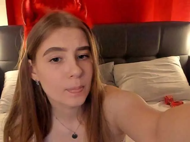 Live sex webcam photo for EvgeniaScott #272436507