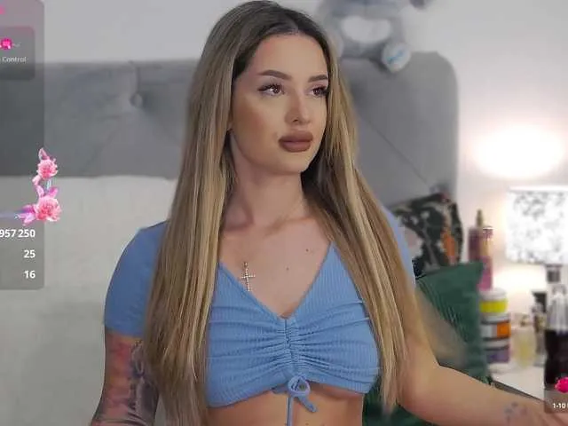 Live sex webcam photo for EvieRosie #291116338