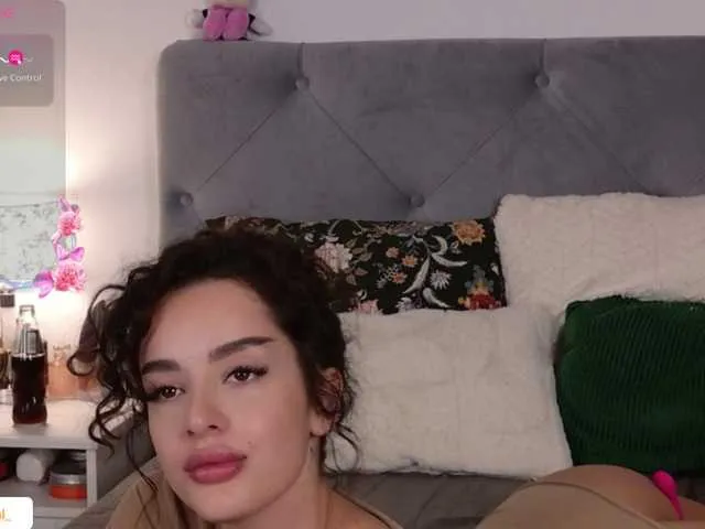 Live sex webcam photo for EvieRosie #292071459