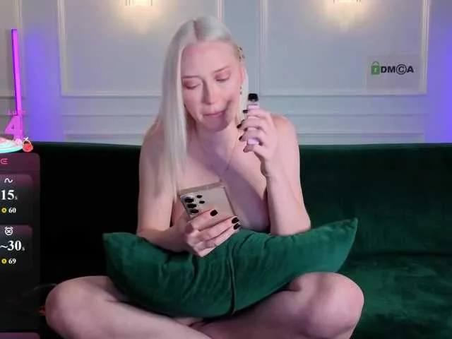 Live sex webcam photo for Evocative1 #294120232