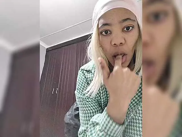 Live sex webcam photo for ExoticAngel #283773845