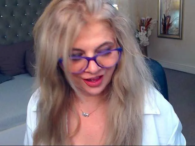 Live sex webcam photo for ExoticGiselle #273604233