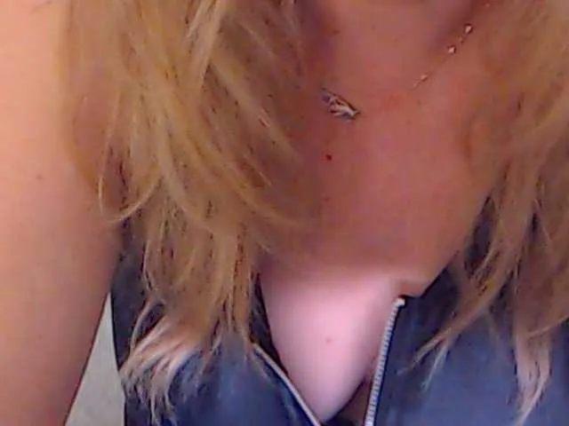 Live sex webcam photo for ExoticGiselle #274577631