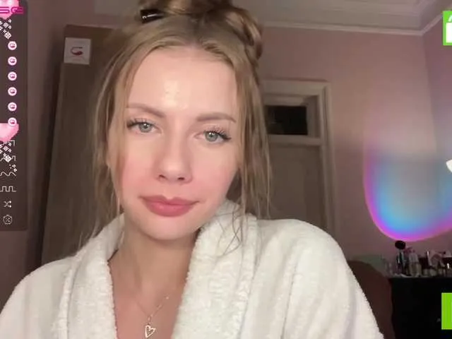 Live sex webcam photo for ExtraCheeseLovesVikki #275470758