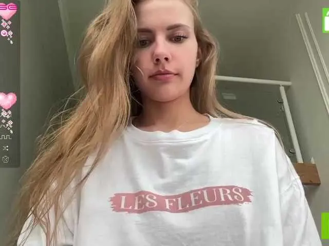 Live sex webcam photo for ExtraCheeseLovesVikki #275653865