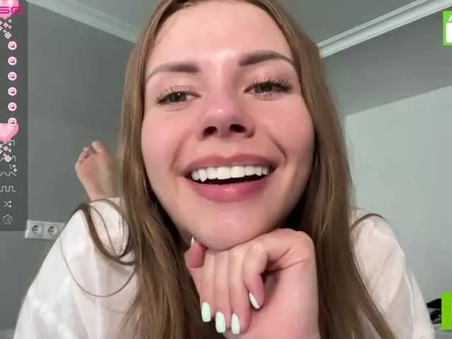 Live sex webcam photo for ExtraCheeseLovesVikki #275821115