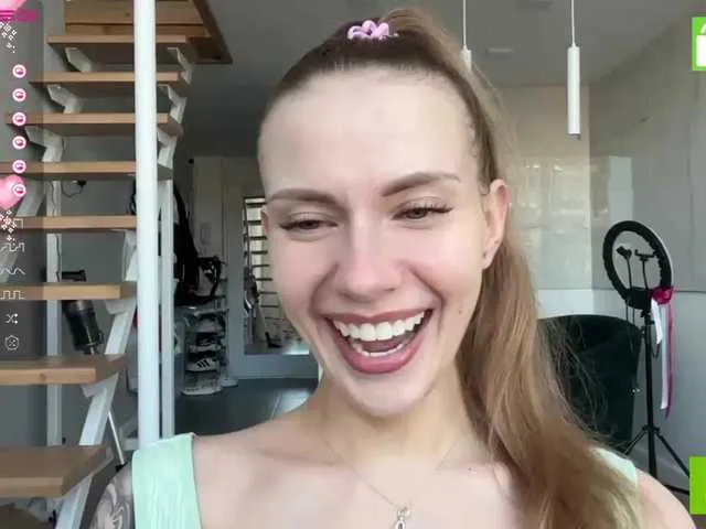 Live sex webcam photo for ExtraCheeseLovesVikki #275981410