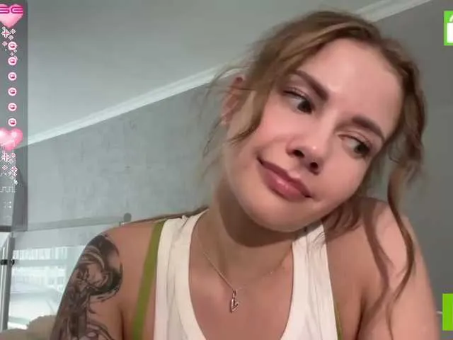 Live sex webcam photo for ExtraCheeseLovesVikki #276010835