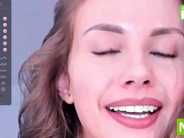 Live sex webcam photo for ExtraCheeseLovesVikki #276351479