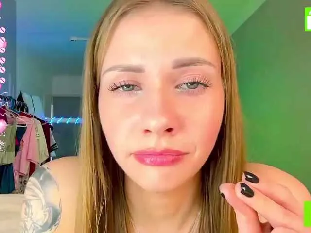 Live sex webcam photo for ExtraCheeseLovesVikki #276864213