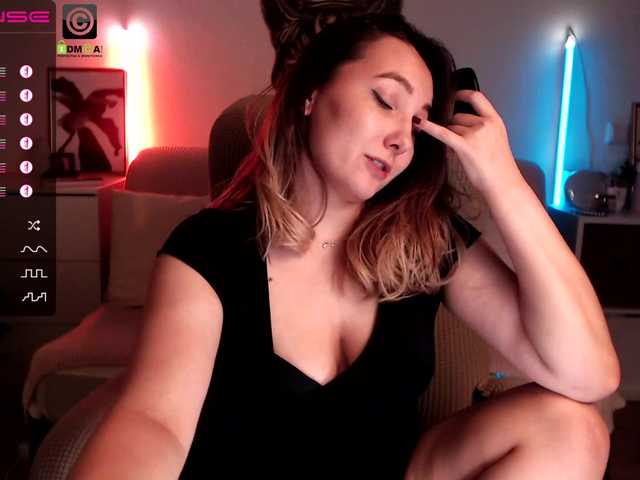 Live sex webcam photo for F0oxxxyAlice #271972219