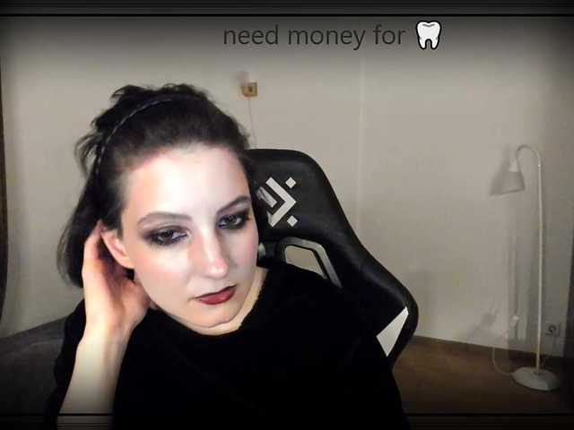Live sex webcam photo for F1t-girl-number-0ne #290726371