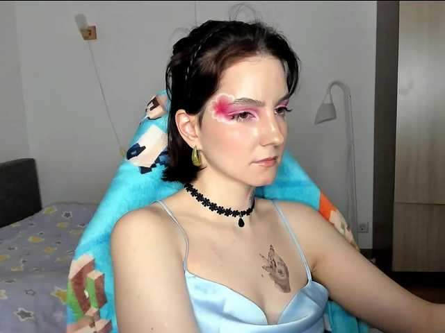 Live sex webcam photo for F1t-girl-number-0ne #290890858