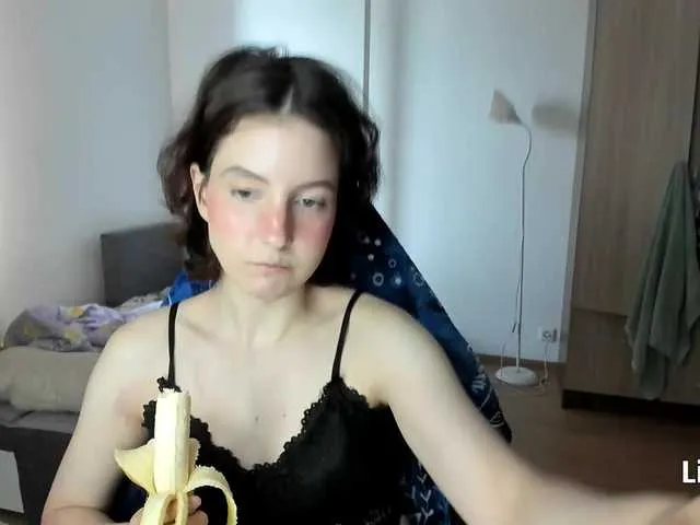 Live sex webcam photo for F1t-girl-number-0ne #291090772