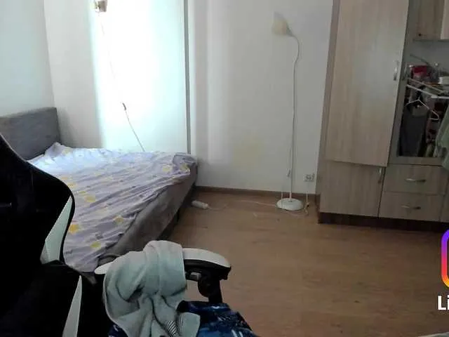 Live sex webcam photo for F1t-girl-number-0ne #291104909