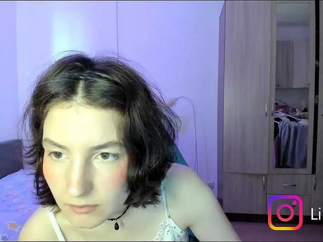 Live sex webcam photo for F1t-girl-number-0ne #291231701