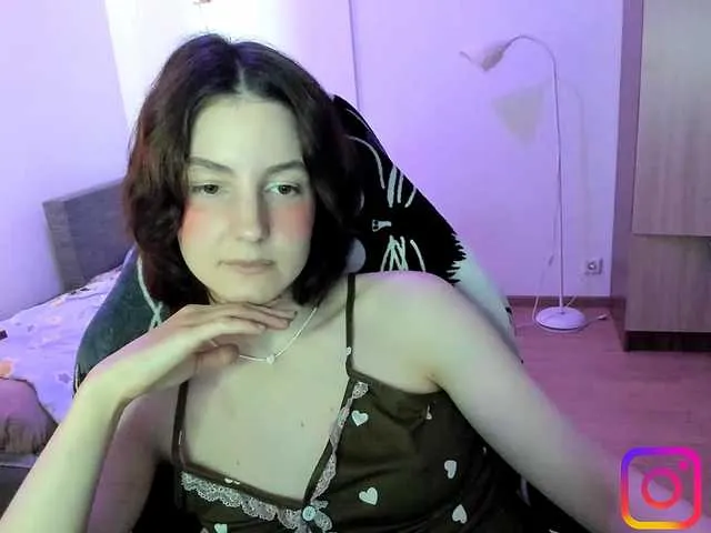 Live sex webcam photo for F1t-girl-number-0ne #291253285