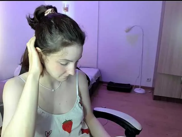 Live sex webcam photo for F1t-girl-number-0ne #291346469