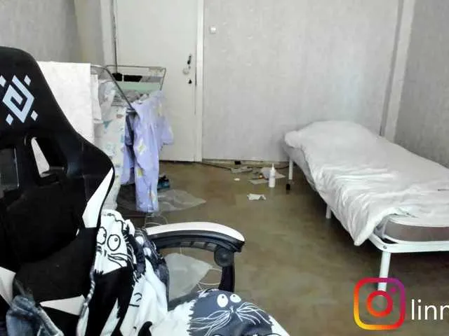 Live sex webcam photo for F1t-girl-number-0ne #291466365