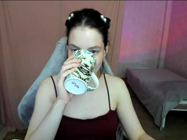 Live sex webcam photo for F1t-girl-number-0ne #291588435