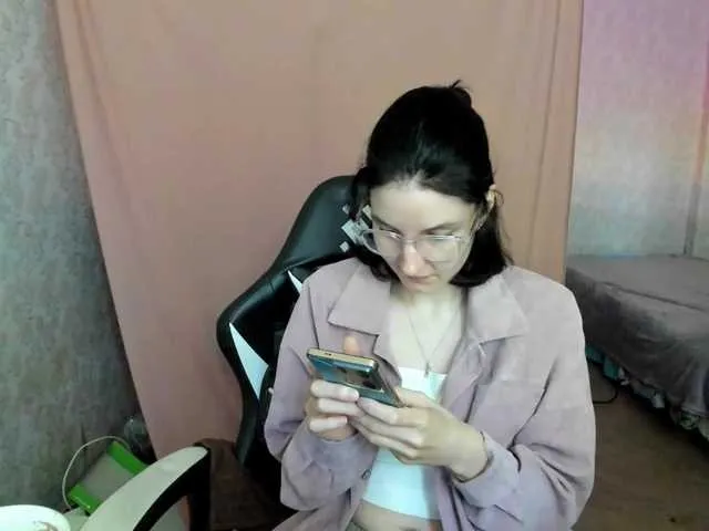 Live sex webcam photo for F1t-girl-number-0ne #291655580