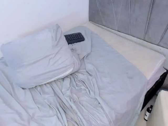 Live sex webcam photo for Fallon-1 #291282598