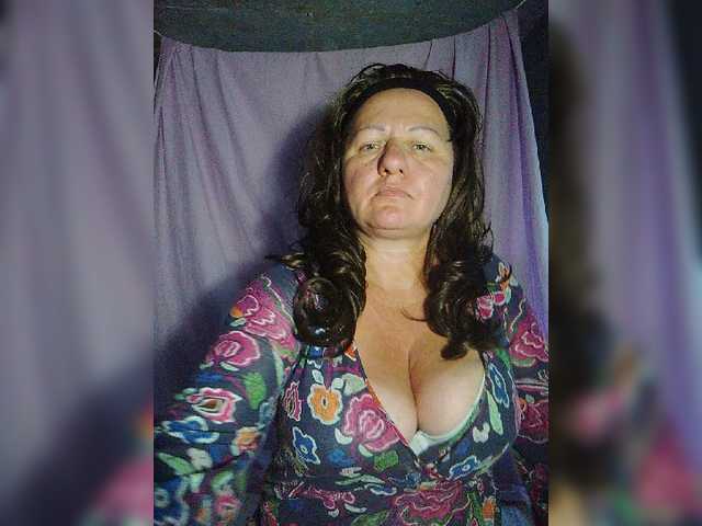 Live sex webcam photo for FameLara #288065414