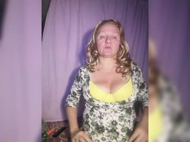 Live sex webcam photo for FameLara #288065442