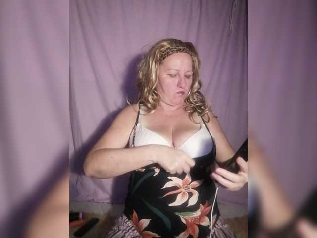 Live sex webcam photo for FameLara #288065446