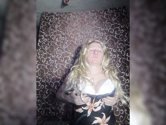 Live sex webcam photo for FameLara #288065477