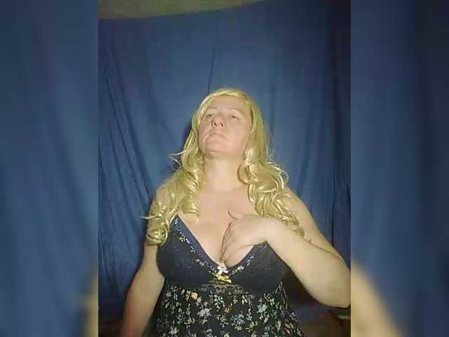 Live sex webcam photo for FameLara #291140554