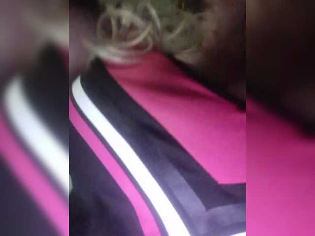 Live sex webcam photo for FameLara #291257372