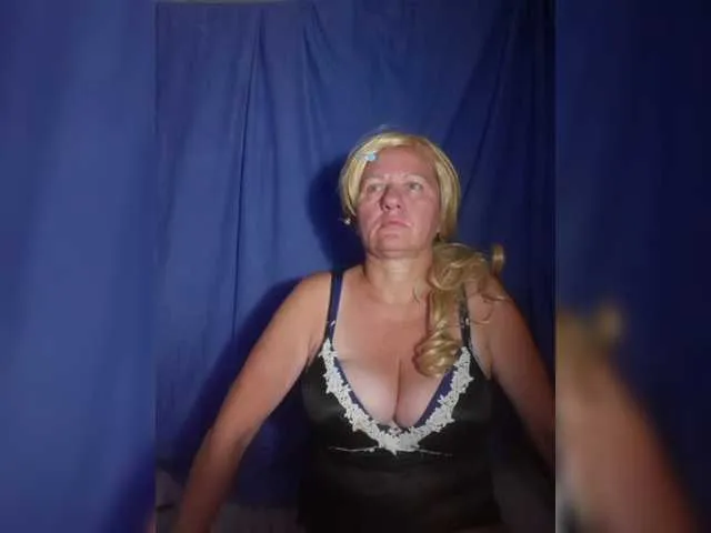 Live sex webcam photo for FameLara #291475324