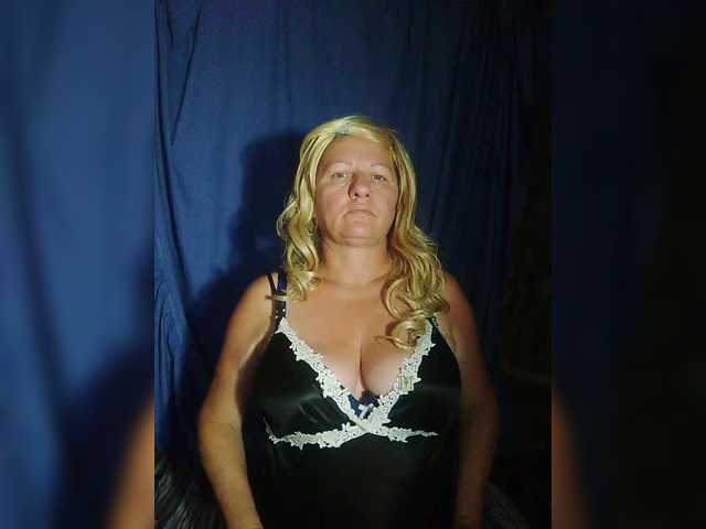 Live sex webcam photo for FameLara #291545931