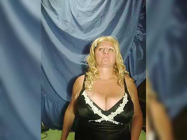 Live sex webcam photo for FameLara #291842023