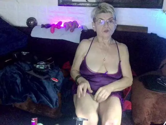 Live sex webcam photo for Fantasyca #292630559