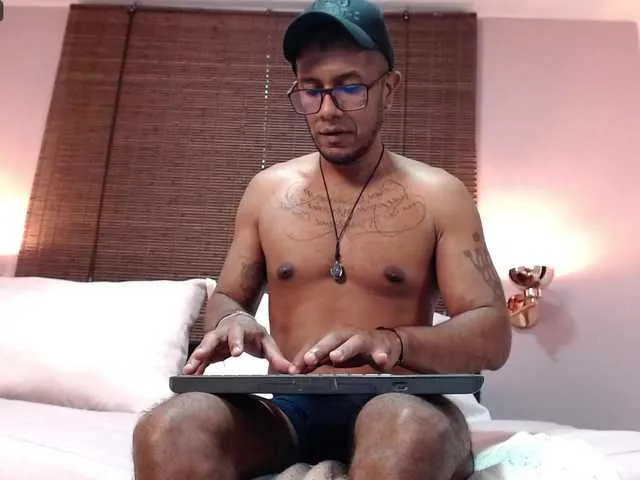 Live sex webcam photo for FelixFarukS #276241266