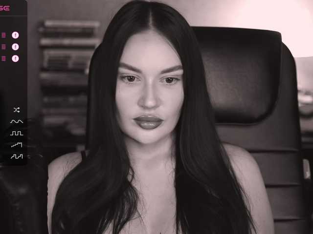 Live sex webcam photo for FemdomJOI #276401023