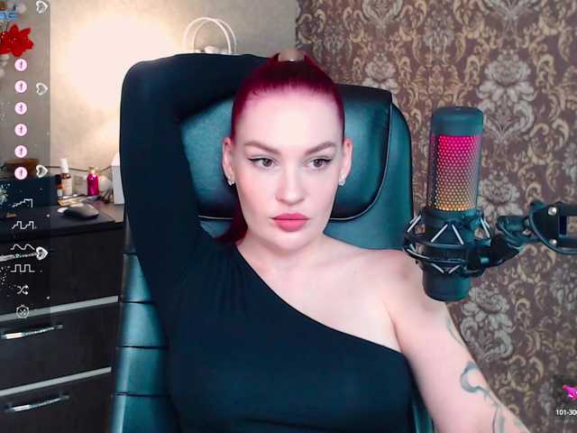 Live sex webcam photo for FemdomJOI #290007362