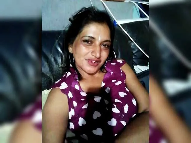 Live sex webcam photo for FiestyQueen #293251598