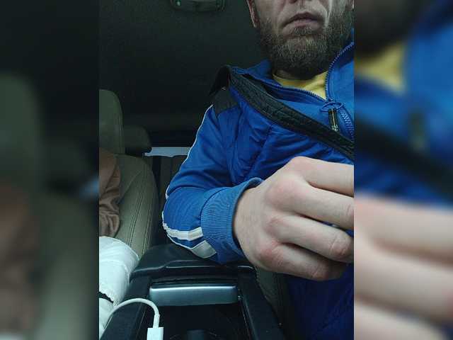 Live sex webcam photo for Fiona323 #271907513