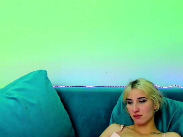 Live sex webcam photo for FionaMckenzie #276560446