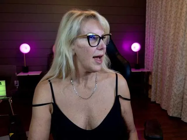 Live sex webcam photo for FitCougar #276699879