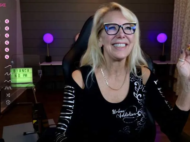 Live sex webcam photo for FitCougar #276707189