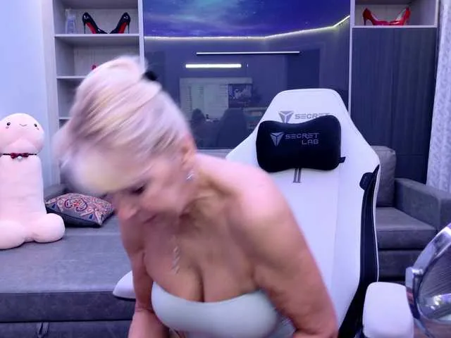 Live sex webcam photo for FitCougar #291313717